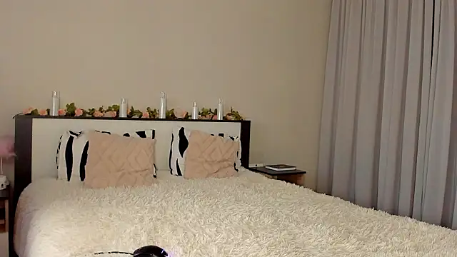 Undertheskin online show from March 20, 4:19 pm