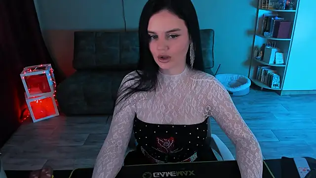 Lora Cain online show from February 24, 10:27 am