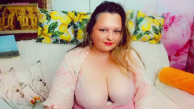 KlaraHoll online show from May 30, 3:17 pm