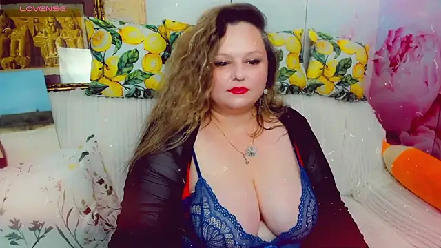 KlaraHoll online show from June 25, 3:50 pm