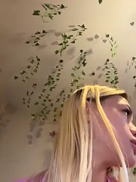 Snapshot of -Sexy_Barbie- chatting on November 10, 3:00 am -Sexy Barbie- online show from November 10, 3:00 am