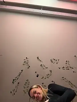 Snapshot of -Sexy_Barbie- chatting on October 27, 2:45 am -Sexy Barbie- online show from October 27, 2:45 am