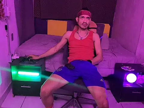 thesummerboy online show from November 12, 11:14 am