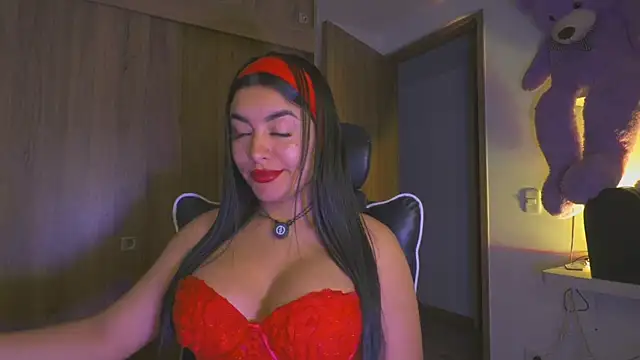 Layla Nicols online show from July 12, 3:18 am