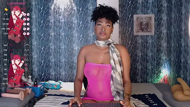 Snapshot of ebonyciaraqueen chatting on November 19, 9:37 pm ebonyciaraqueen online show from November 19, 9:37 pm