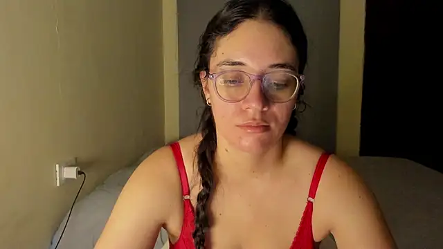 Snapshot of atenas_05_ chatting on July 1, 9:31 am atenas 05 online show from July 1, 9:31 am