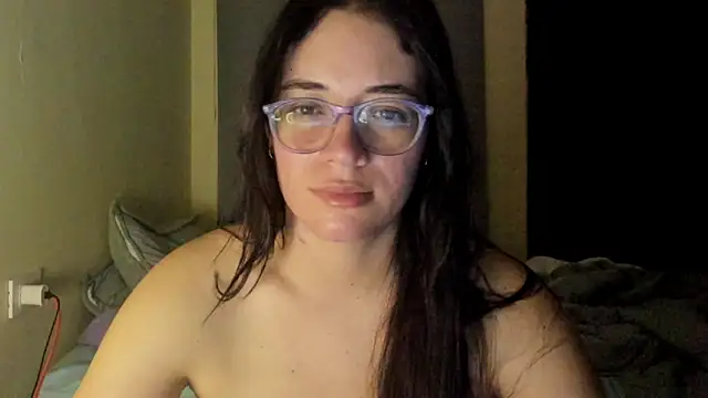 Snapshot of atenas_05_ chatting on June 21, 9:26 am atenas 05 online show from June 21, 9:26 am