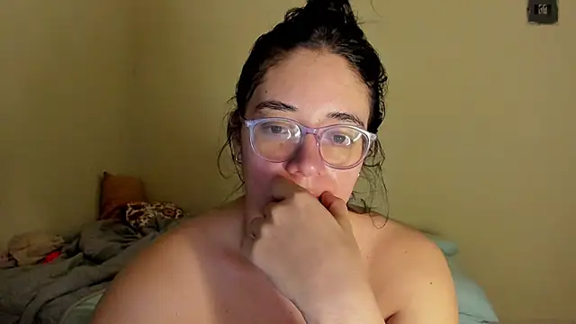 Snapshot of atenas_05_ chatting on July 15, 9:27 am atenas 05 online show from July 15, 9:27 am