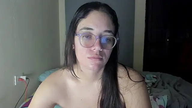 Snapshot of atenas_05_ chatting on June 27, 9:26 am atenas 05 online show from June 27, 9:26 am