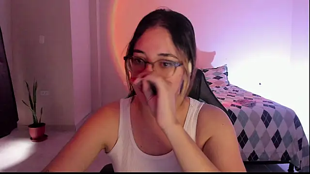 atenas 05  online show from November 20, 9:47 pm