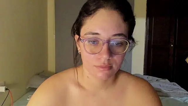 Snapshot of atenas_05_ chatting on June 26, 9:26 am atenas 05 online show from June 26, 9:26 am