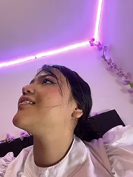 Snapshot of alisson_carolina73 chatting on February 13, 3:29 am alisson carolina73 online show from February 13, 3:29 am