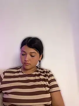 alisson carolina73 online show from May 8, 3:32 am