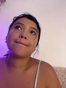 alisson carolina73 online show from April 20, 7:04 pm