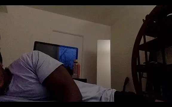 Snapshot of POPAYE972 chatting on December 2, 7:10 am POPAYE972 online show from December 2, 7:10 am