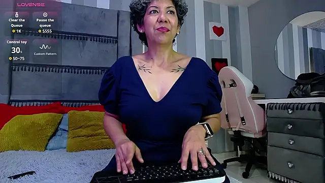 Julianewell online show from March 10, 12:31 pm