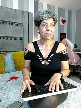 Julianewell online show from December 15, 12:22 pm