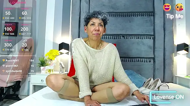 Julianewell online show from March 13, 4:12 pm