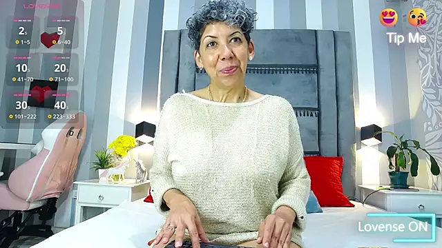 Julianewell online show from March 13, 1:07 pm