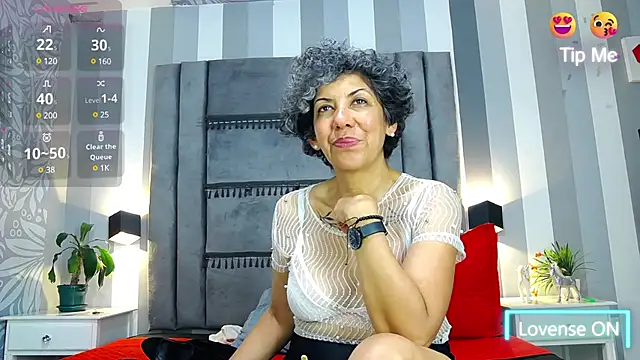 Julianewell online show from February 22, 7:03 pm