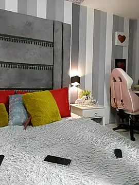 Julianewell online show from December 3, 12:26 pm