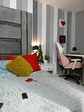 Julianewell online show from December 20, 12:52 pm