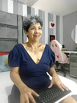 Julianewell online show from November 12, 12:09 pm