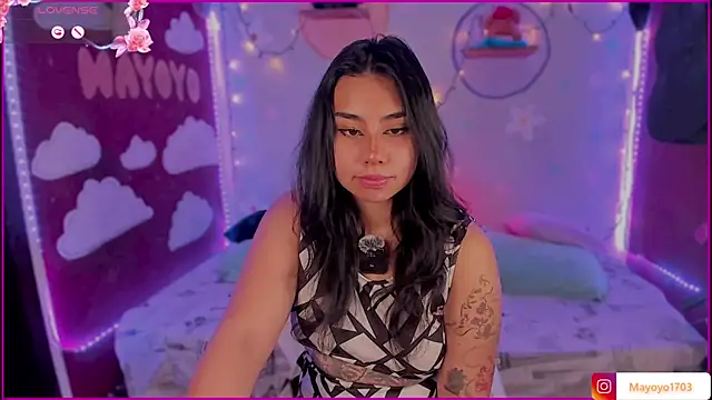 kiki cavilll online show from November 24, 3:12 pm