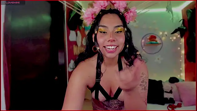 kiki cavilll online show from October 31, 2:57 pm