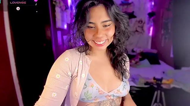 kiki cavilll online show from January 15, 12:30 am