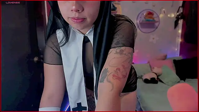 kiki cavilll online show from October 11, 2:18 pm