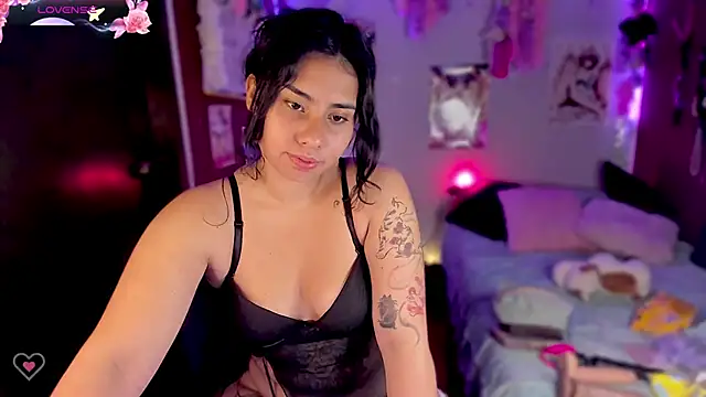 kiki cavilll online show from February 15, 1:21 am