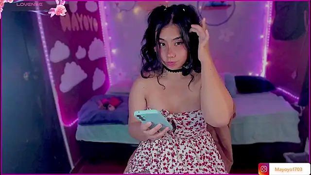 kiki cavilll online show from December 1, 2:29 pm