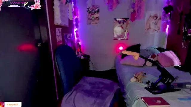 kiki cavilll online show from March 18, 3:01 pm