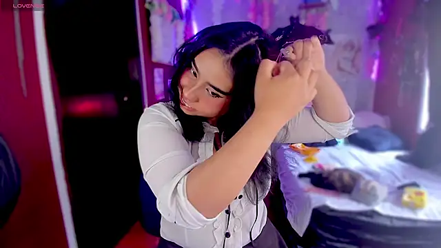 kiki cavilll online show from January 23, 6:56 pm