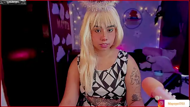 kiki cavilll online show from October 29, 2:38 pm