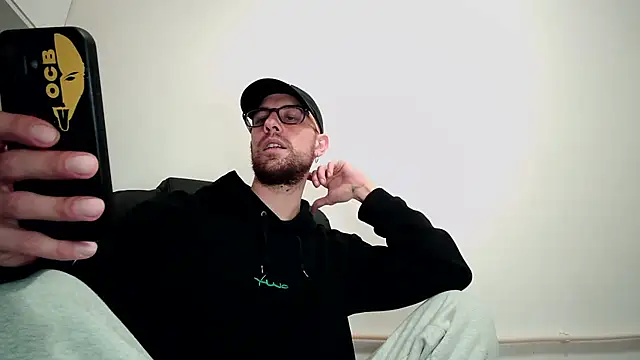 Snapshot of mikealcorleone chatting on February 20, 9:31 pm mikealcorleone online show from February 20, 9:31 pm