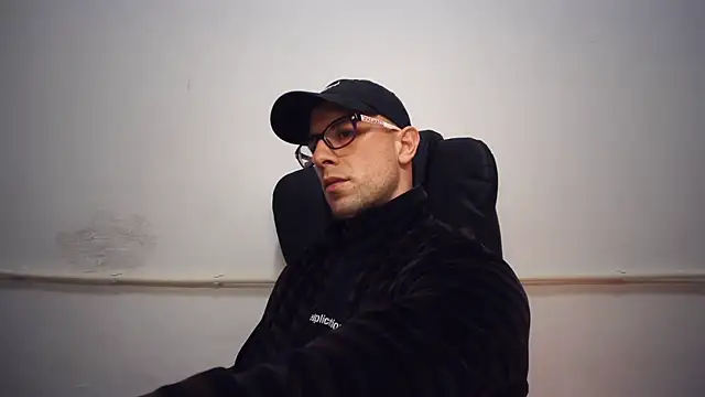 Snapshot of mikealcorleone chatting on October 20, 1:44 pm mikealcorleone online show from October 20, 1:44 pm