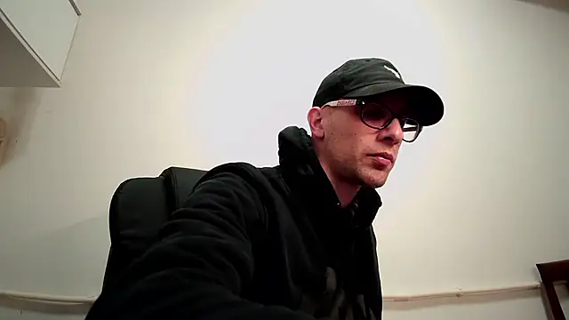 Snapshot of mikealcorleone chatting on February 23, 3:35 am mikealcorleone online show from February 23, 3:35 am