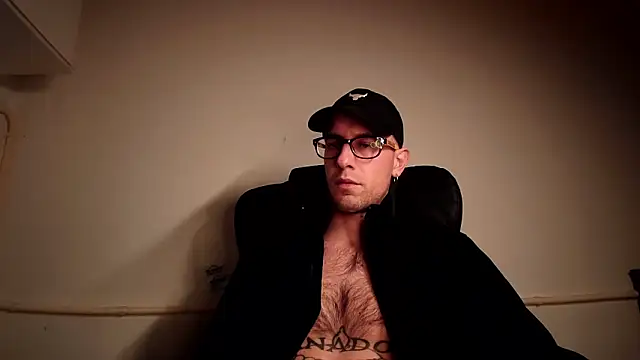 Snapshot of mikealcorleone chatting on February 23, 11:14 pm mikealcorleone online show from February 23, 11:14 pm