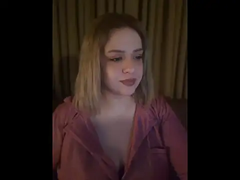 Snapshot of cansuozell chatting on June 18, 7:19 pm cansuozell online show from June 18, 7:19 pm