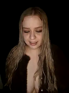 Snapshot of cansuozell chatting on October 20, 7:36 pm cansuozell online show from October 20, 7:36 pm