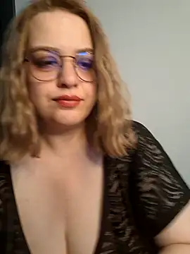 Snapshot of cansuozell chatting on September 16, 3:02 pm cansuozell online show from September 16, 3:02 pm