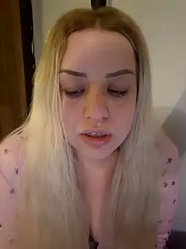 cansuozell online show from March 24, 6:52 pm