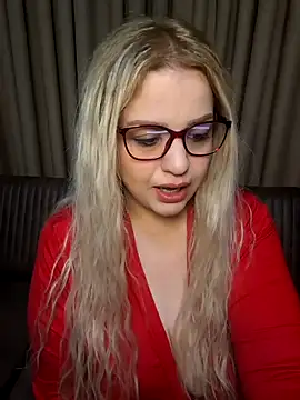 cansuozell online show from March 15, 6:37 pm