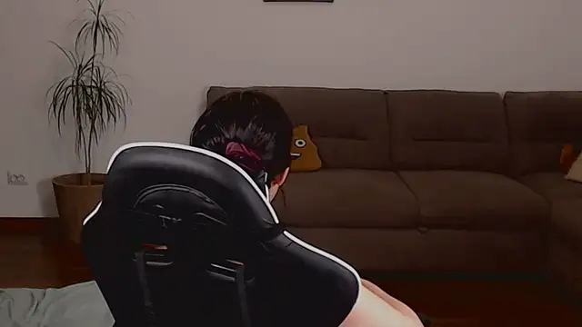 Snapshot of AshleyMoonX chatting on February 7, 6:24 pm AshleyMoonX online show from February 7, 6:24 pm