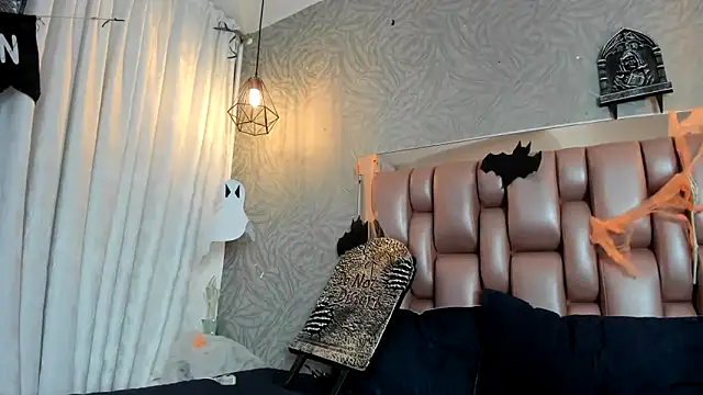 KOURTNEY-- online show from October 23, 2:10 am