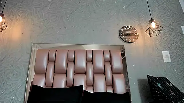 KOURTNEY-- online show from November 11, 1:55 am