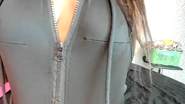 KOURTNEY-- online show from November 25, 1:50 am