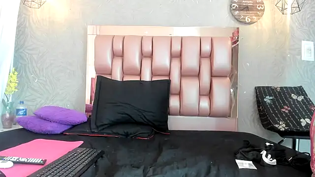 KOURTNEY-- online show from November 23, 6:29 pm